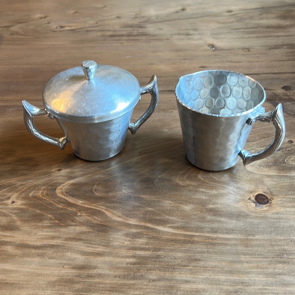 Vintage Everlast sugar and creamer set